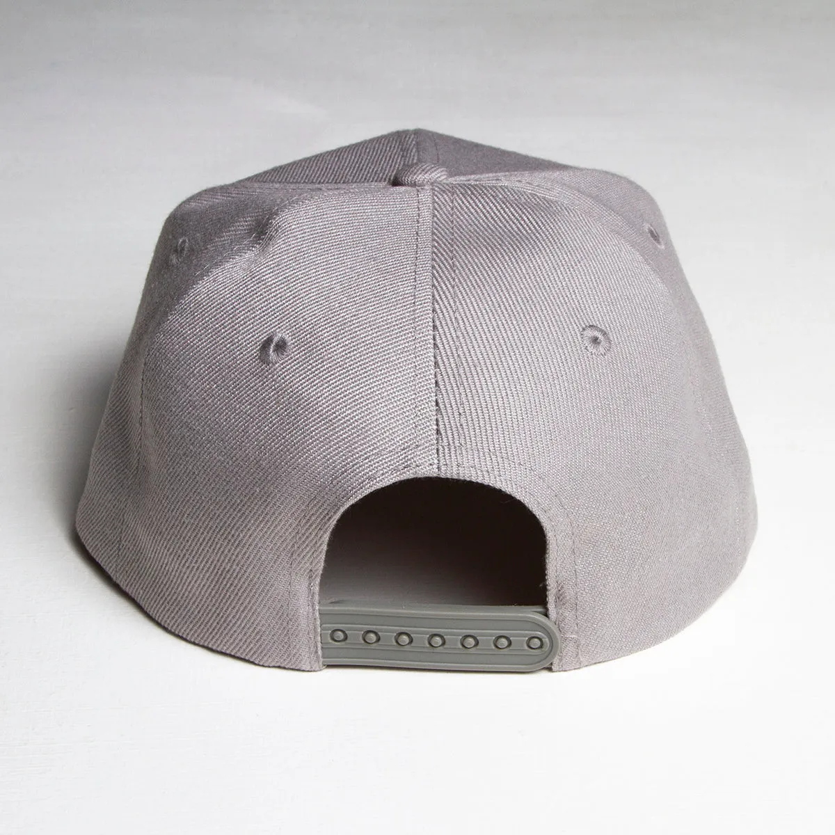 Illegal Rave - Snapback - Light Grey